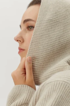 Maglia con Cappuccio a Coste in Lana Cardata