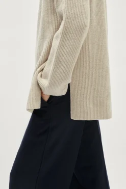 Maglia con spacchi in Lana Cardata