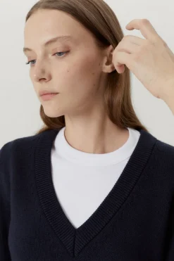 Maglia Crop con Scollo a "V" in Lana Merino