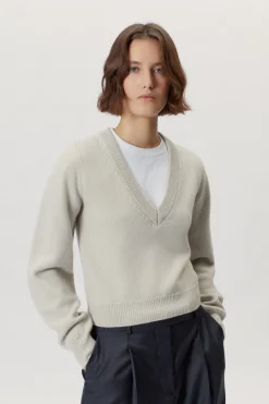 Maglia Crop con Scollo a "V" in Lana Merino